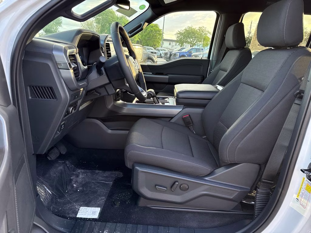 2026 Oxford White Ford F-150 XLT 4X4 Truck
