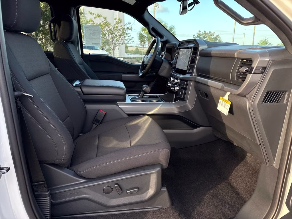 2026 Oxford White Ford F-150 XLT 4X4 Truck