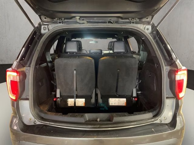 2017 Magnetic Metallic Ford Explorer XLT 4X4 SUV