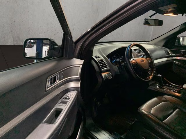 2017 Magnetic Metallic Ford Explorer XLT 4X4 SUV