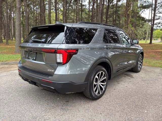 2025 Gray Metallic Ford Explorer ST-Line 4X4 SUV