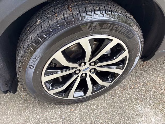 2025 Gray Metallic Ford Explorer ST-Line 4X4 SUV