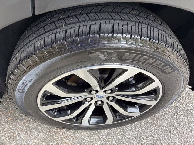 2025 Gray Metallic Ford Explorer ST-Line 4X4 SUV