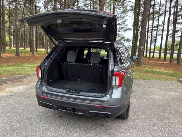 2025 Gray Metallic Ford Explorer ST-Line 4X4 SUV
