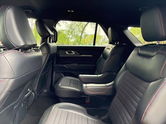 2025 Gray Metallic Ford Explorer ST-Line 4X4 SUV