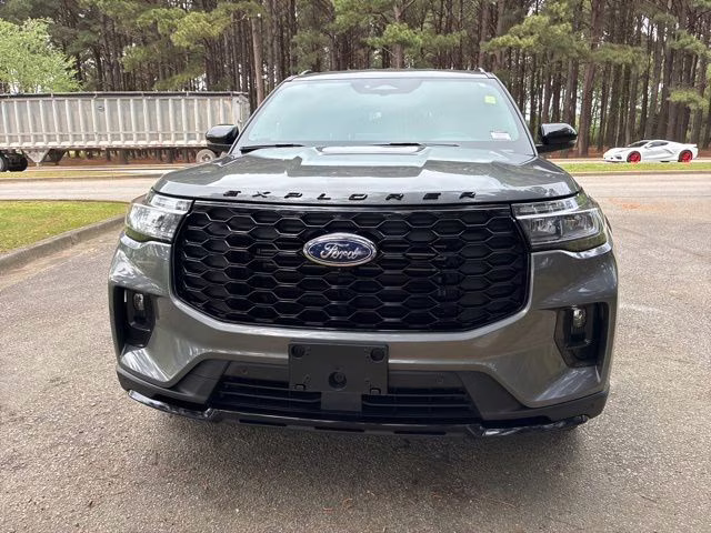 2025 Gray Metallic Ford Explorer ST-Line 4X4 SUV