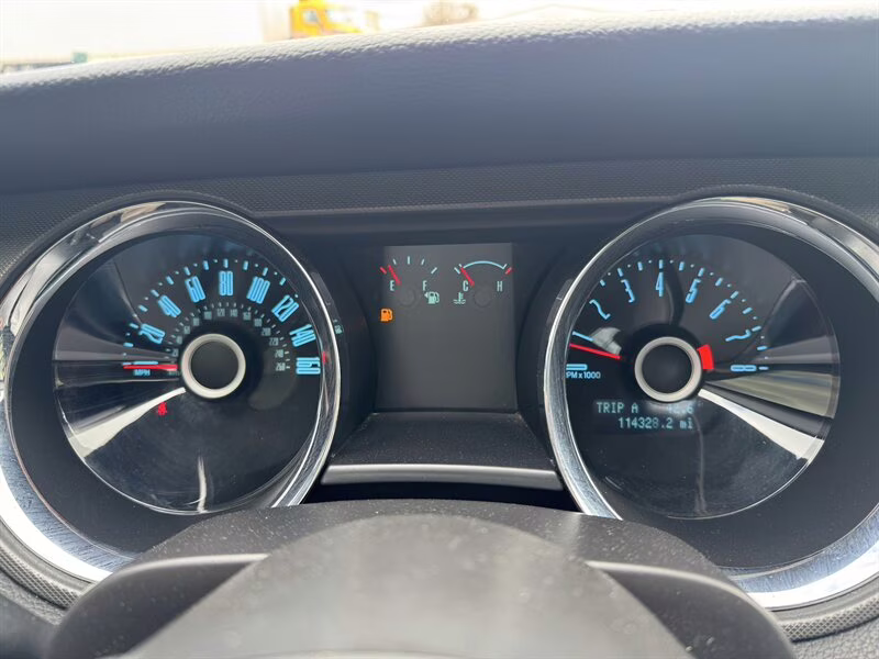 2014 Sterling Gray Metallic Ford Mustang V6 RWD Coupe