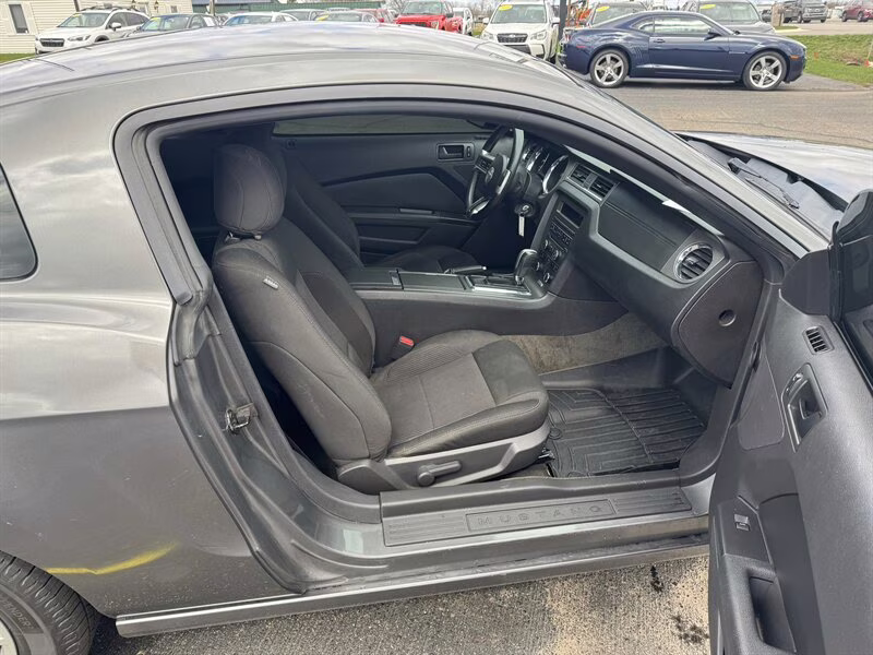 2014 Sterling Gray Metallic Ford Mustang V6 RWD Coupe