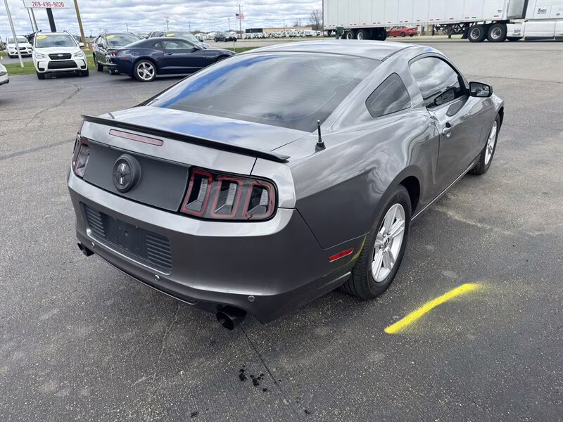 2014 Sterling Gray Metallic Ford Mustang V6 RWD Coupe