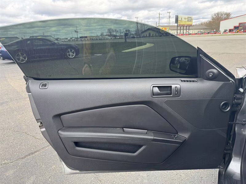 2014 Sterling Gray Metallic Ford Mustang V6 RWD Coupe