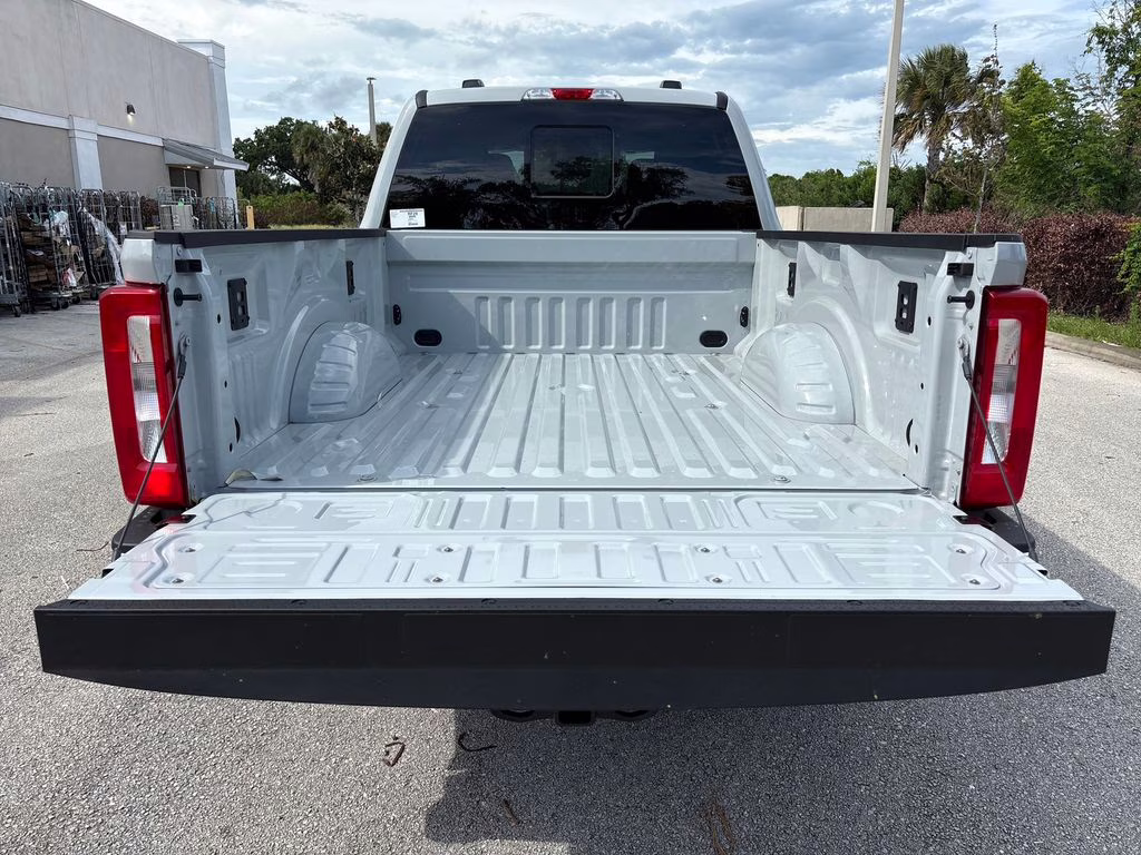 2026 Avalanche Ford Super Duty F-250 SRW XLT 4X4 Truck
