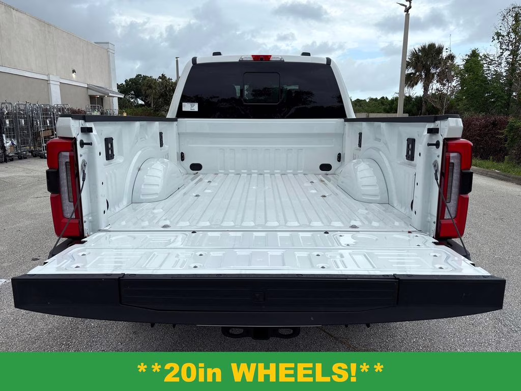 2026 Star White Metallic Tri-Coat Ford Super Duty F-350 SRW Platinum 4X4 Truck