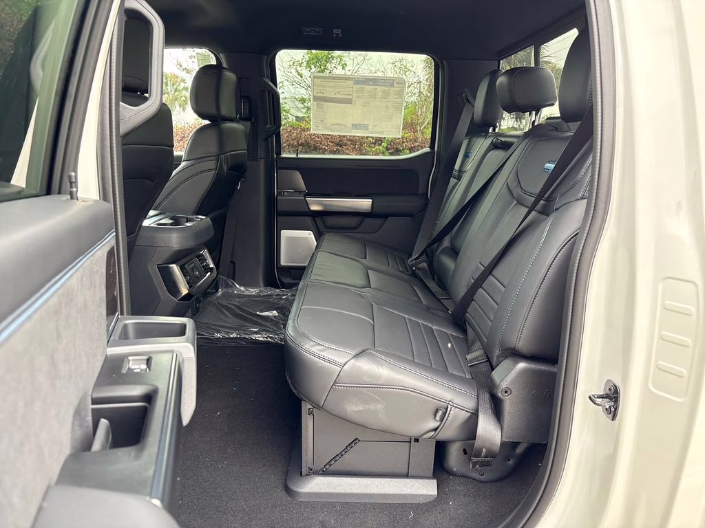 2026 Star White Metallic Tri-Coat Ford Super Duty F-350 SRW Platinum 4X4 Truck