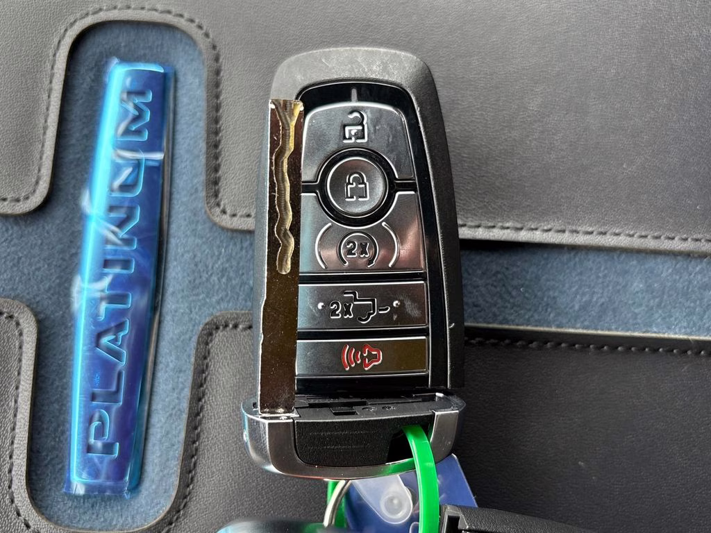 2026 Star White Metallic Tri-Coat Ford Super Duty F-350 SRW Platinum 4X4 Truck