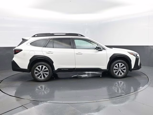 2025 Crystal White Pearl Subaru Outback Premium AWD SUV