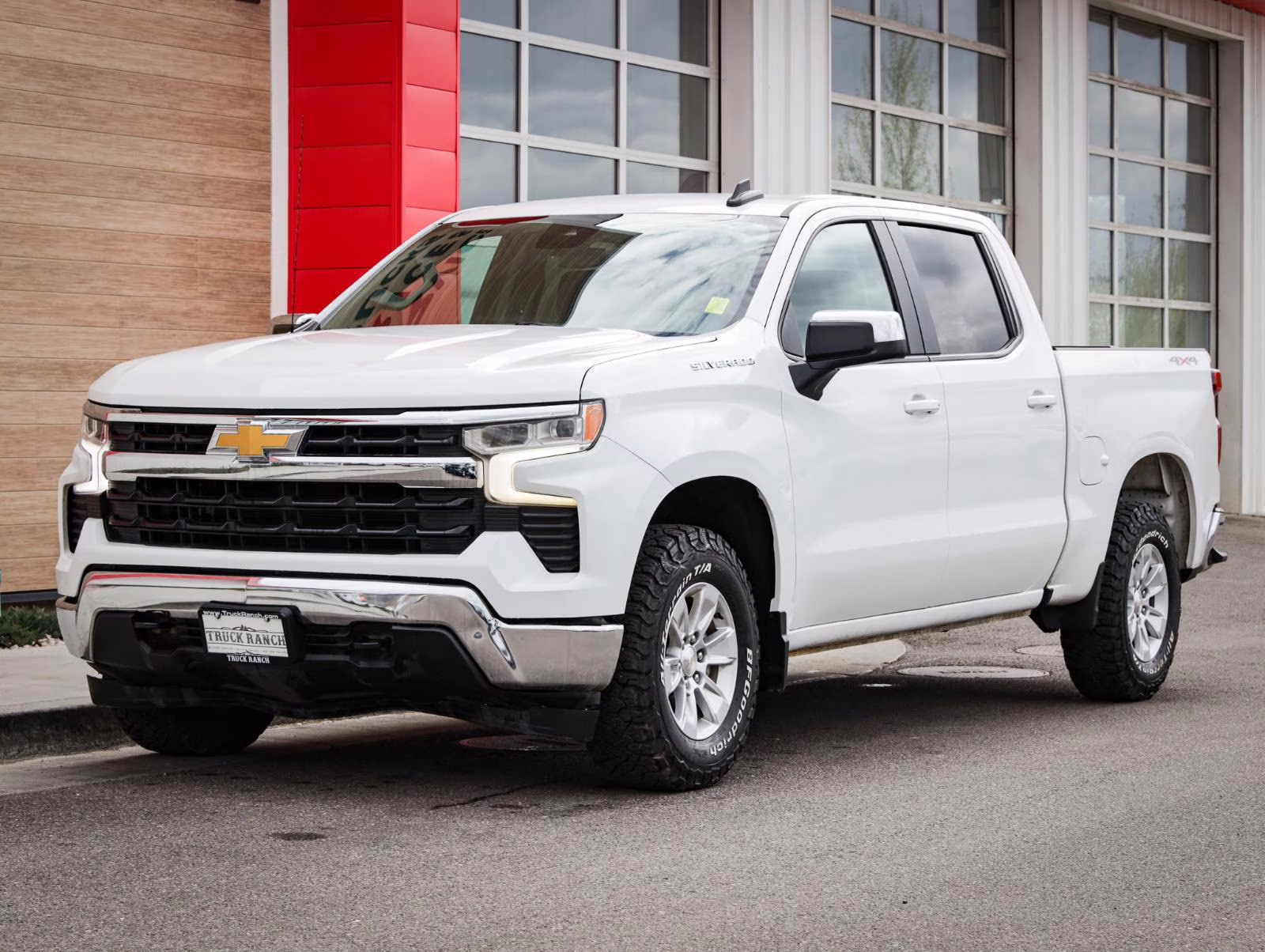 2023 Summit White Chevrolet Silverado 1500 LT 4X4 Truck