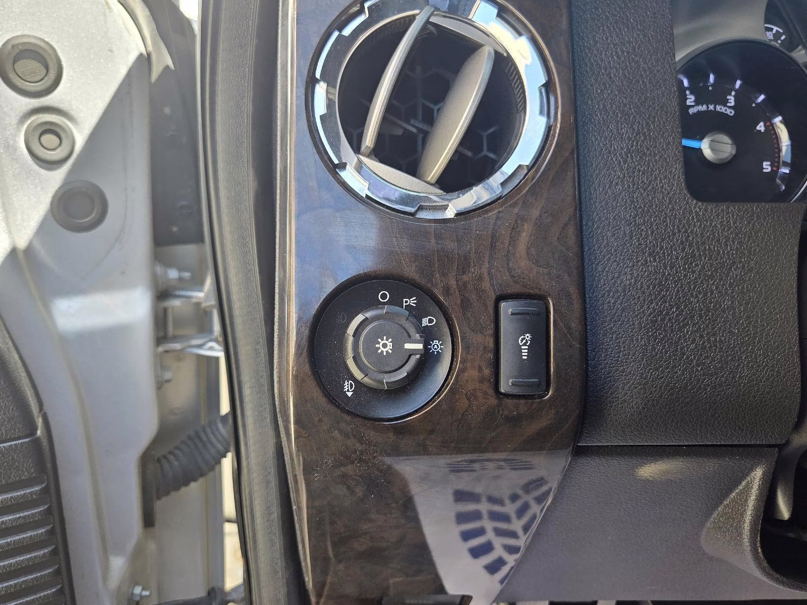 2016 Ingot Silver Metallic Ford Super Duty F-350 SRW Lariat 4X4 Truck