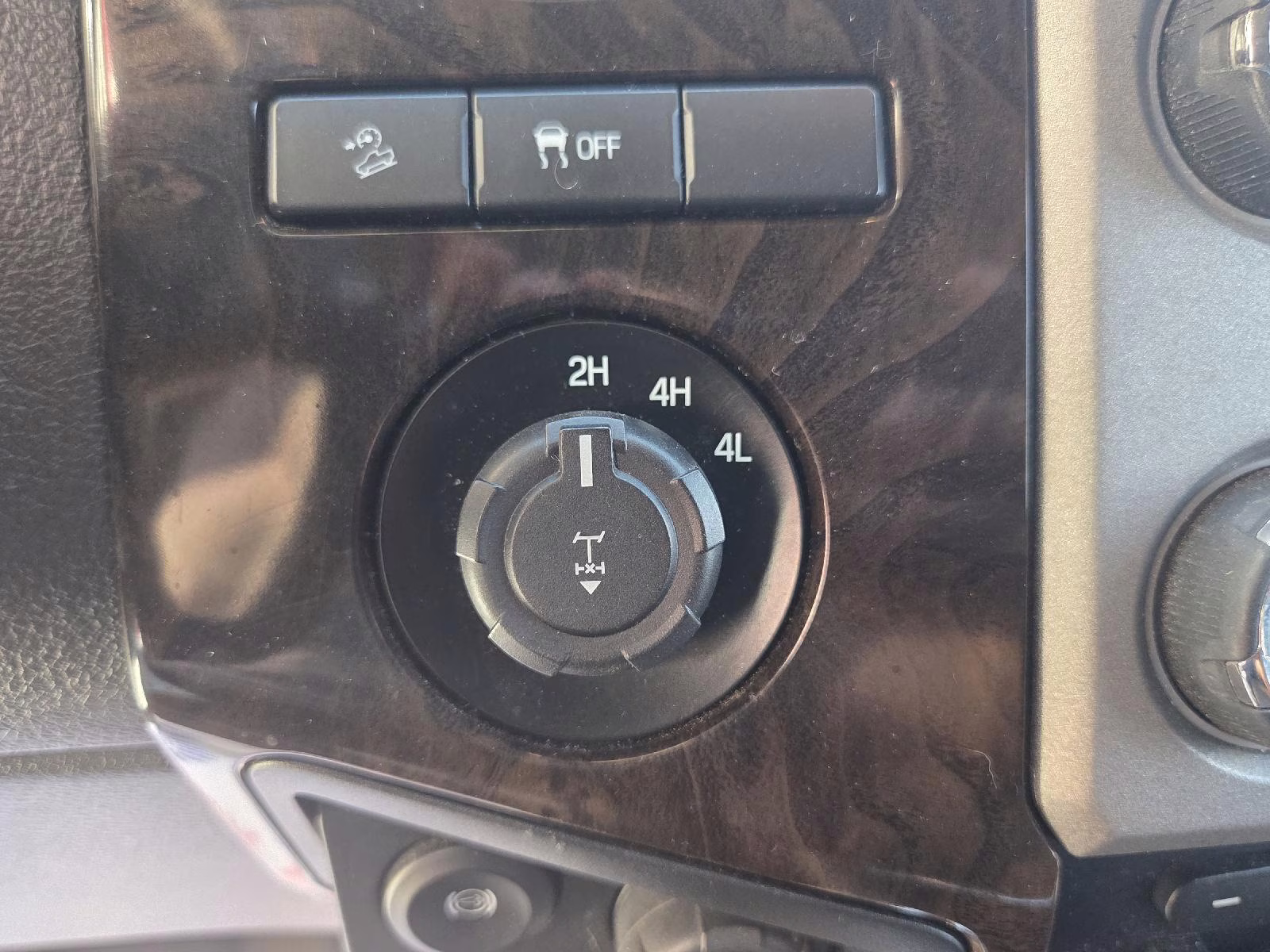 2016 Ingot Silver Metallic Ford Super Duty F-350 SRW Lariat 4X4 Truck