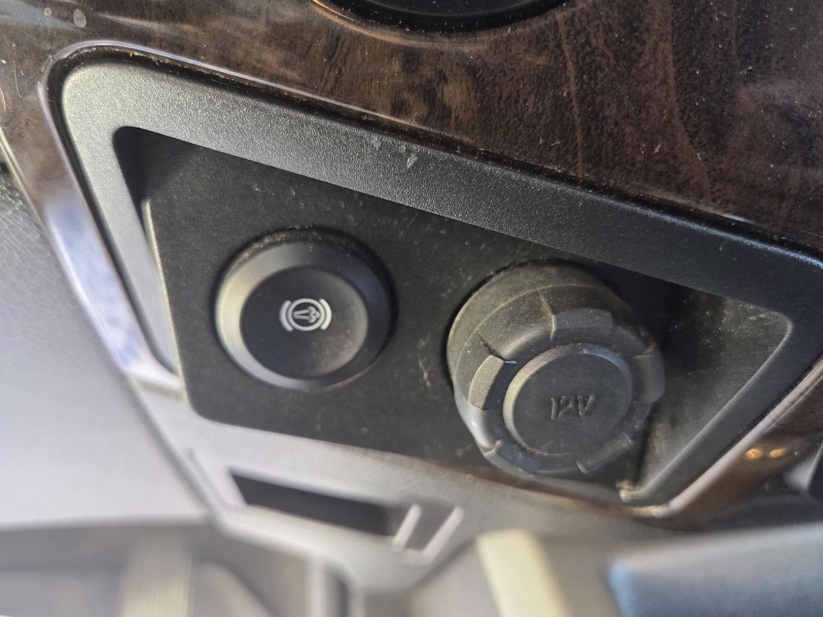 2016 Ingot Silver Metallic Ford Super Duty F-350 SRW Lariat 4X4 Truck