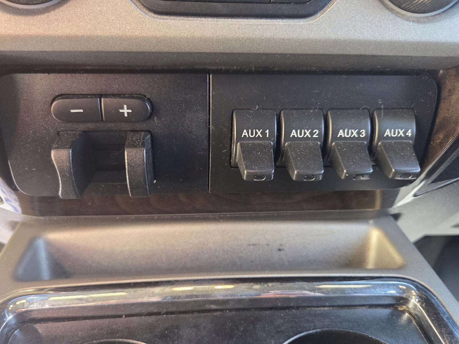 2016 Ingot Silver Metallic Ford Super Duty F-350 SRW Lariat 4X4 Truck