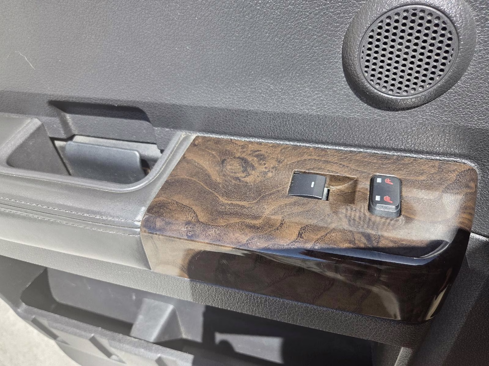 2016 Ingot Silver Metallic Ford Super Duty F-350 SRW Lariat 4X4 Truck