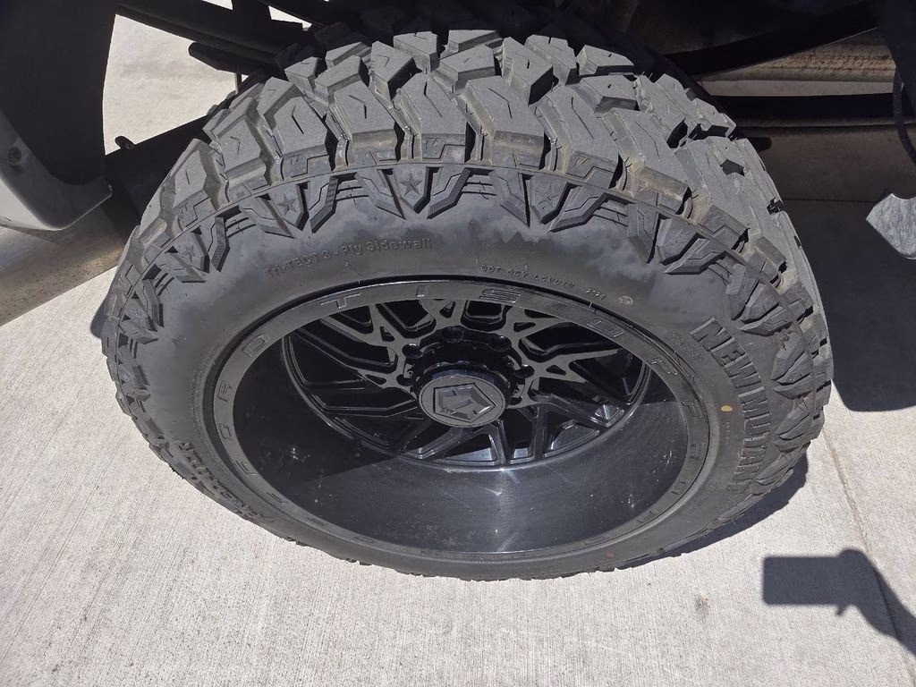 2016 Silver Ford Super Duty F-350 SRW Platinum 4X4 Truck