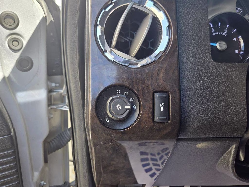 2016 Silver Ford Super Duty F-350 SRW Platinum 4X4 Truck