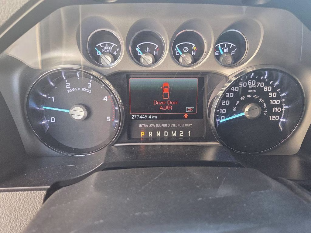 2016 Silver Ford Super Duty F-350 SRW Platinum 4X4 Truck
