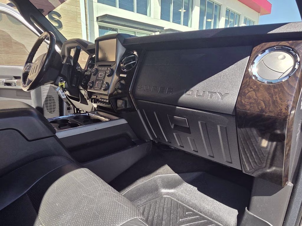 2016 Silver Ford Super Duty F-350 SRW Platinum 4X4 Truck