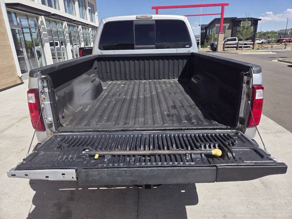 2016 Silver Ford Super Duty F-350 SRW Platinum 4X4 Truck