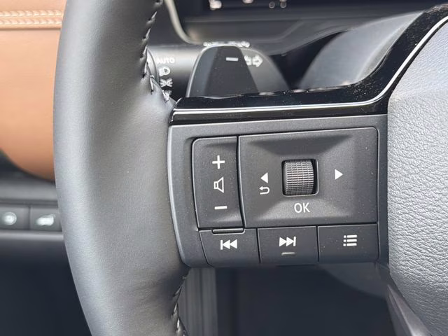 2026 Everest White Pearl/Black Nissan Pathfinder Platinum 4X4 SUV