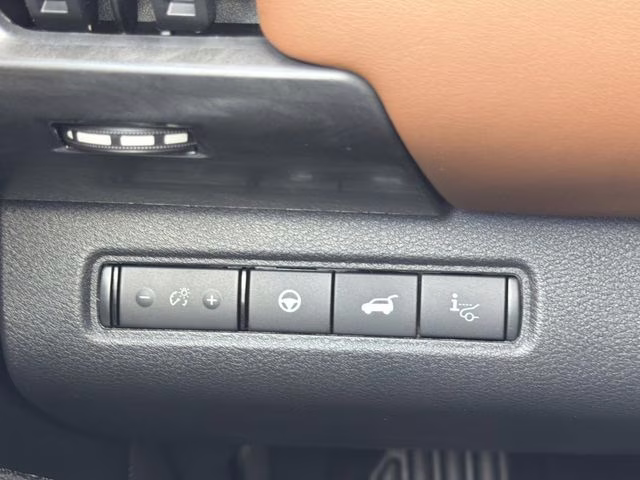 2026 Everest White Pearl/Black Nissan Pathfinder Platinum 4X4 SUV