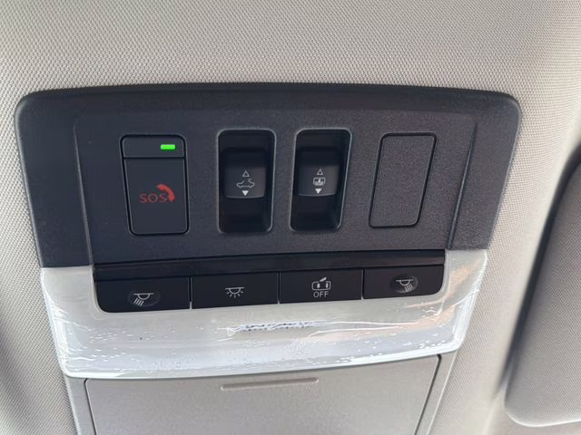 2026 Everest White Pearl/Black Nissan Pathfinder Platinum 4X4 SUV