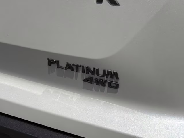 2026 Everest White Pearl/Black Nissan Pathfinder Platinum 4X4 SUV