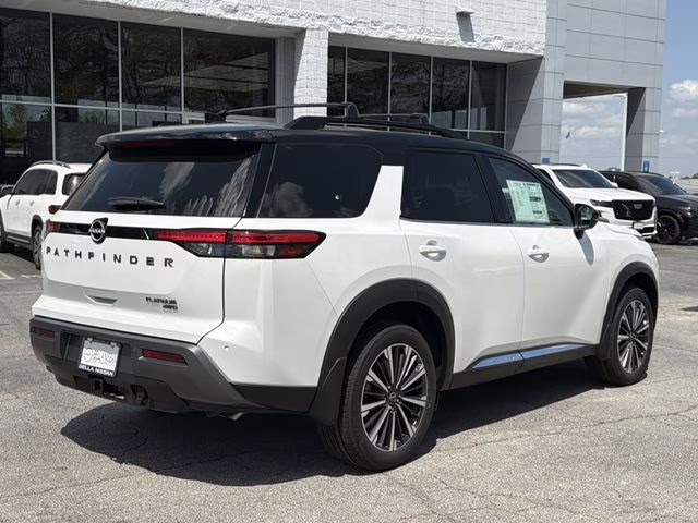 2026 Everest White Pearl/Black Nissan Pathfinder Platinum 4X4 SUV