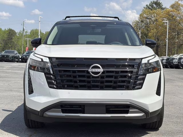 2026 Everest White Pearl/Black Nissan Pathfinder Platinum 4X4 SUV