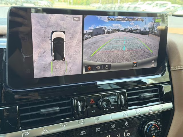 2026 Everest White Pearl/Black Nissan Pathfinder Platinum 4X4 SUV