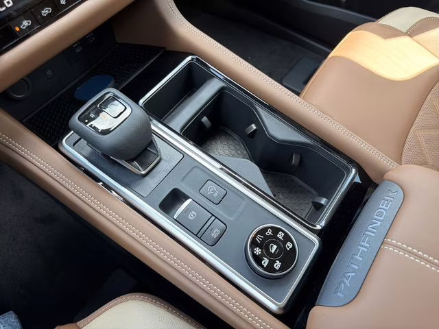 2026 Everest White Pearl/Black Nissan Pathfinder Platinum 4X4 SUV