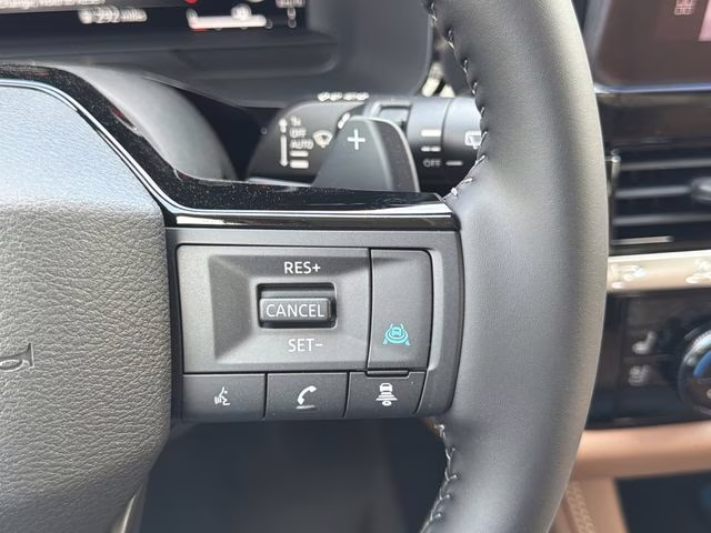 2026 Everest White Pearl/Black Nissan Pathfinder Platinum 4X4 SUV