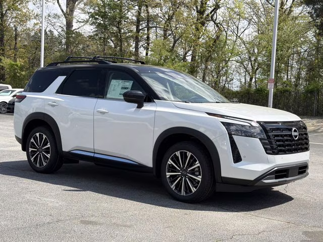 2026 Everest White Pearl/Black Nissan Pathfinder Platinum 4X4 SUV