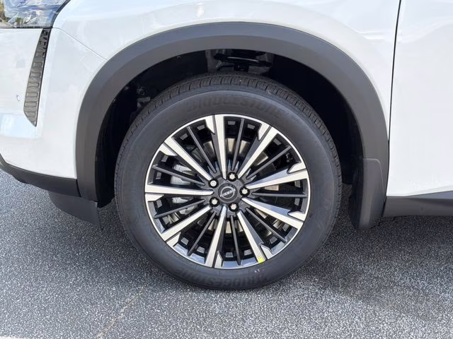 2026 Everest White Pearl/Black Nissan Pathfinder Platinum 4X4 SUV