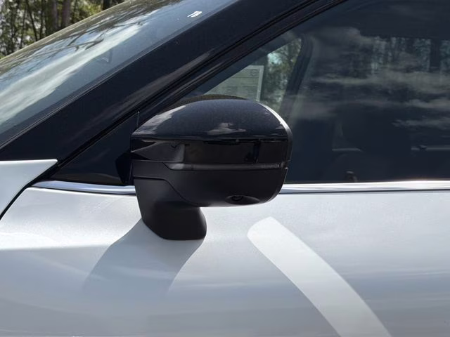 2026 Everest White Pearl/Black Nissan Pathfinder Platinum 4X4 SUV