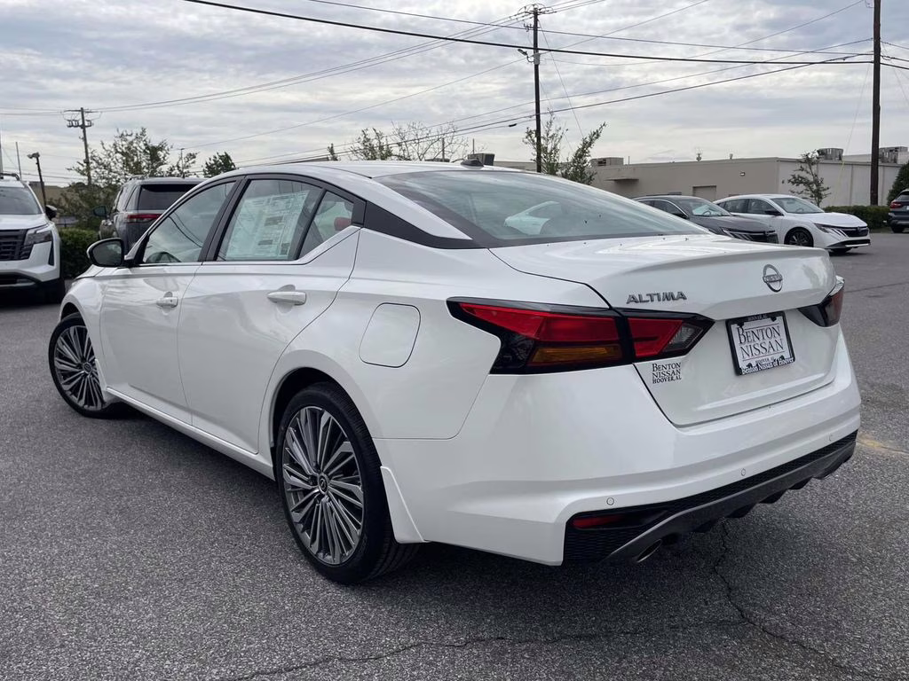 2026 Pearl White Tricoat Nissan Altima 2.5 SV FWD Sedan