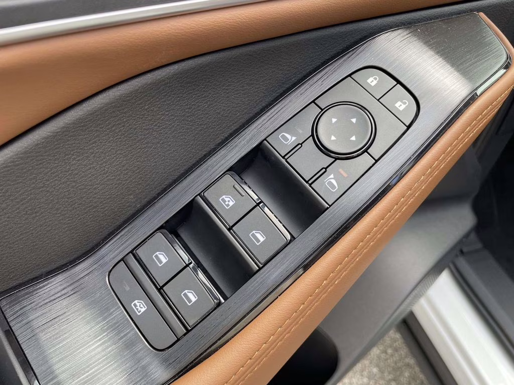 2026 Everest White Pearl/Super Black Nissan Rogue Platinum AWD SUV