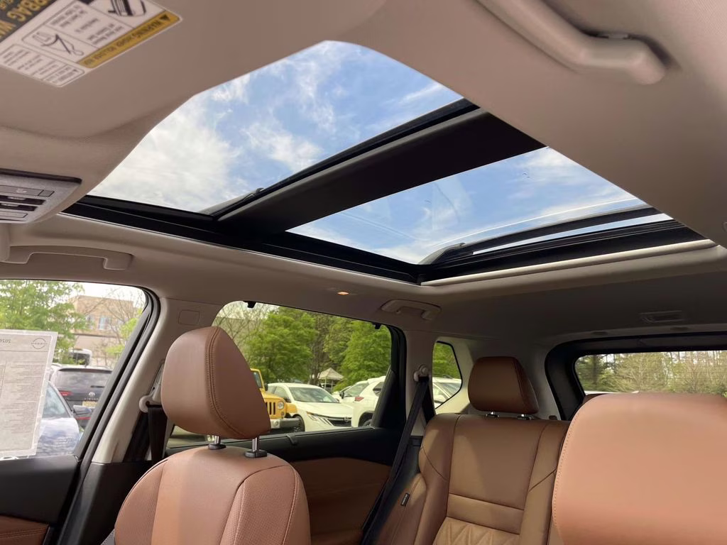 2026 Everest White Pearl/Super Black Nissan Rogue Platinum AWD SUV