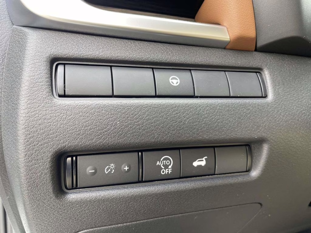 2026 Everest White Pearl/Super Black Nissan Rogue Platinum AWD SUV