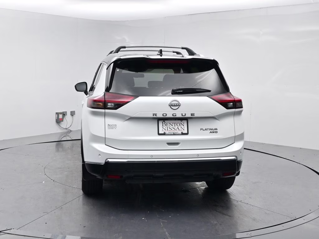 2026 Everest White Pearl/Super Black Nissan Rogue Platinum AWD SUV