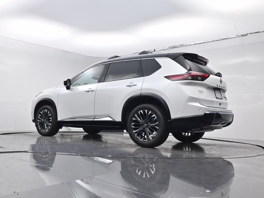 2026 Everest White Pearl/Super Black Nissan Rogue Platinum AWD SUV