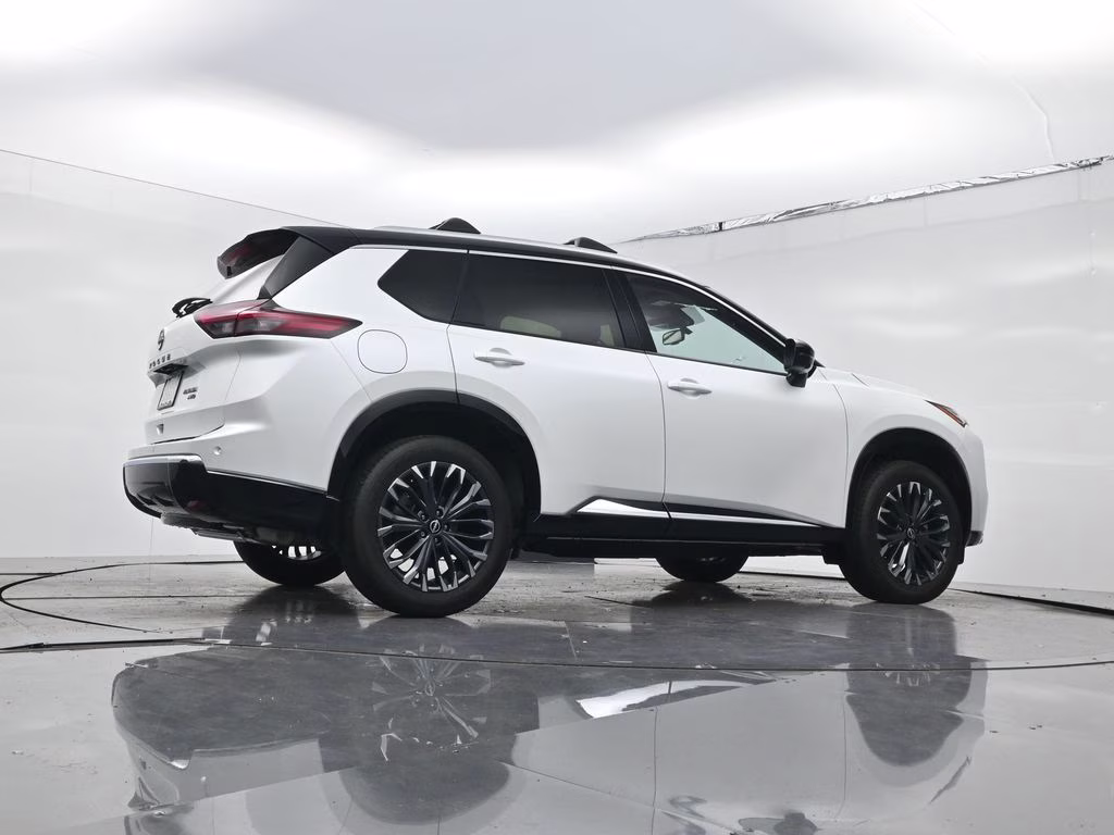 2026 Everest White Pearl/Super Black Nissan Rogue Platinum AWD SUV
