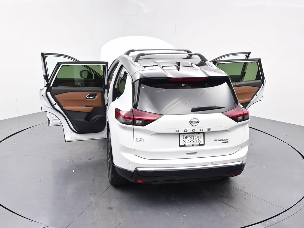2026 Everest White Pearl/Super Black Nissan Rogue Platinum AWD SUV